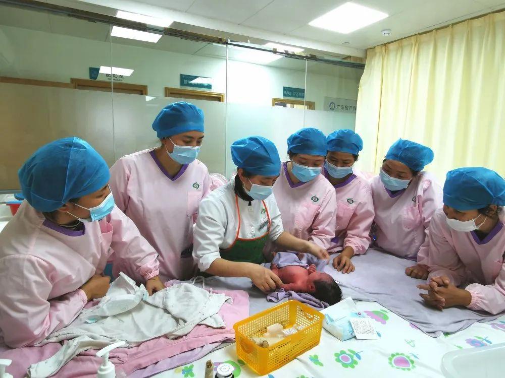 越西县妇婴监护型护送